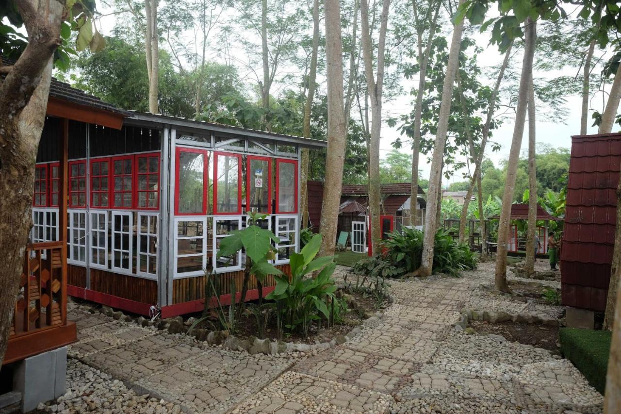 Urbanview Villa Lukulo Kebumen By Reddoorz Exterior photo